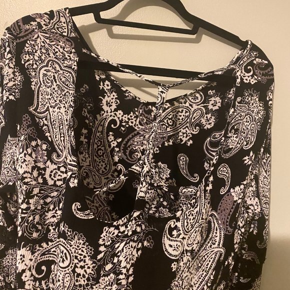 Black & White Bell Sleeve Top - Picture 5 of 5